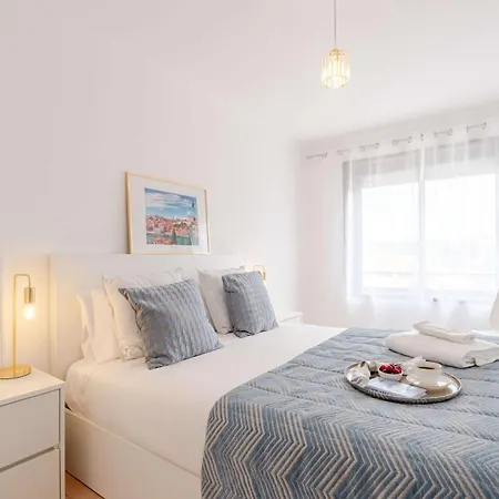 Bright & Spacious Flat With Balcony By Hostwise Apartman *