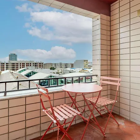 Apartman Bright & Spacious Flat With Balcony By Hostwise *