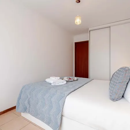 Bright & Spacious Flat With Balcony By Hostwise * Matosinhos