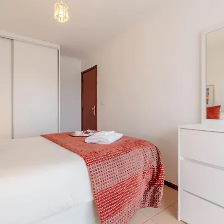 Bright & Spacious Flat With Balcony By Hostwise