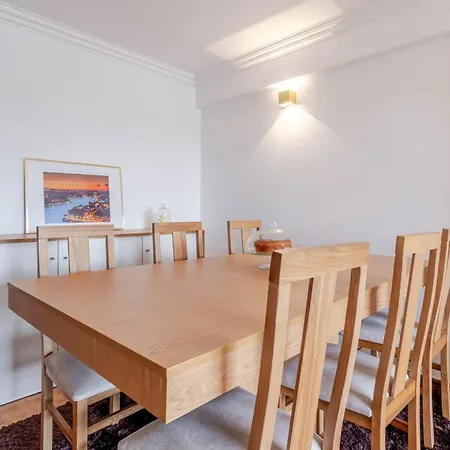 Bright & Spacious Flat With Balcony By Hostwise Matosinhos (Porto)