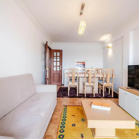 Bright & Spacious Flat With Balcony By Hostwise Matosinhos (Porto)