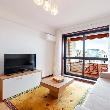 Bright & Spacious Flat With Balcony By Hostwise Matosinhos