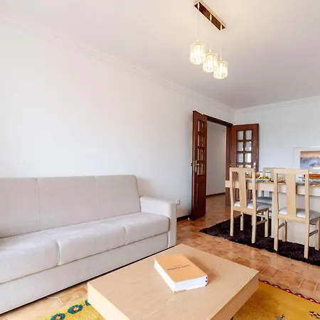 Bright & Spacious Flat With Balcony By Hostwise *