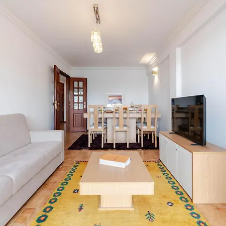 Bright & Spacious Flat With Balcony By Hostwise Matosinhos