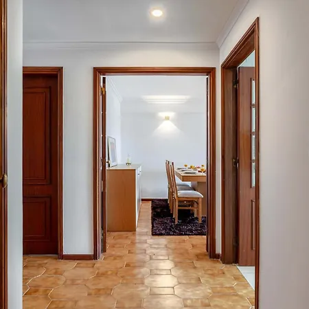Bright & Spacious Flat With Balcony By Hostwise Apartman