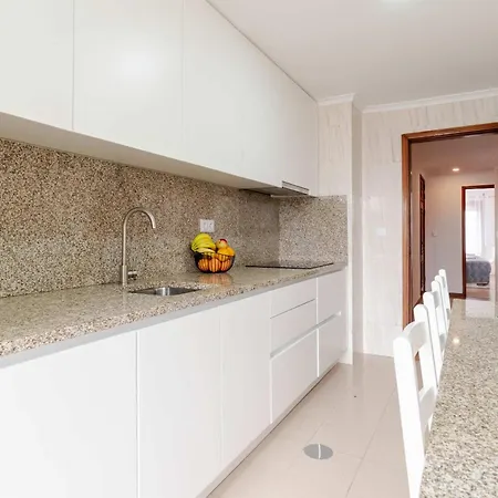 Bright & Spacious Flat With Balcony By Hostwise Matosinhos