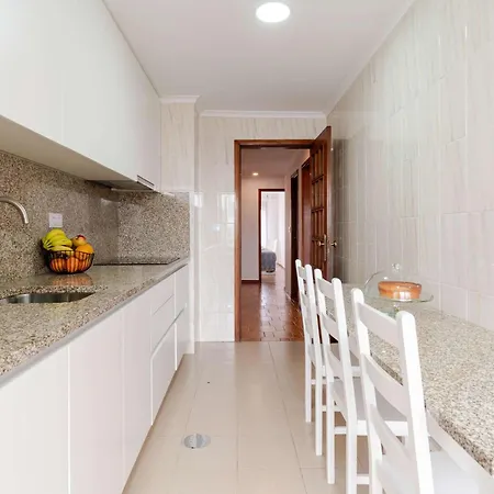 Bright & Spacious Flat With Balcony By Hostwise *